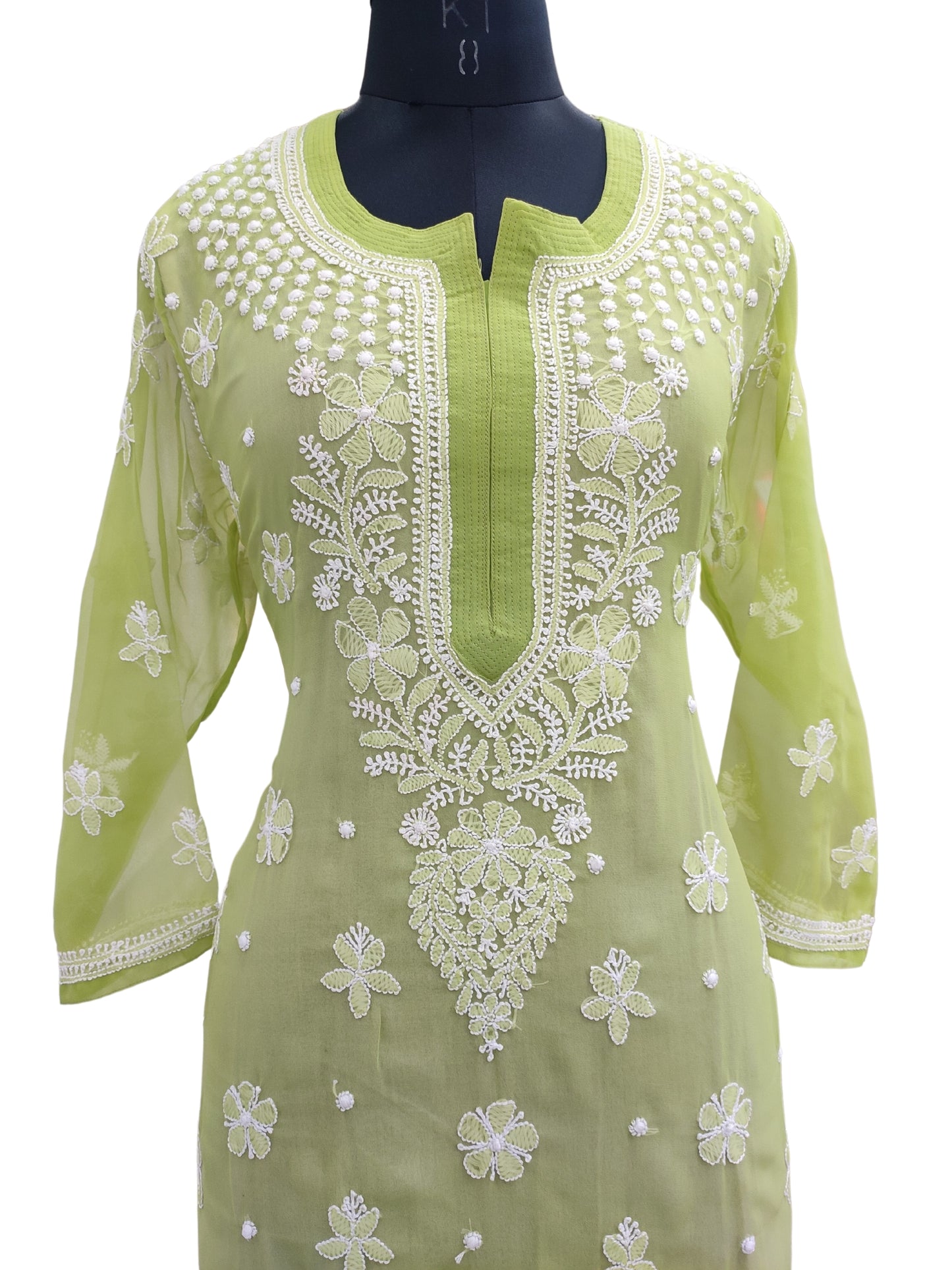 Trendy tips to accessorize your Lucknowi Kurti